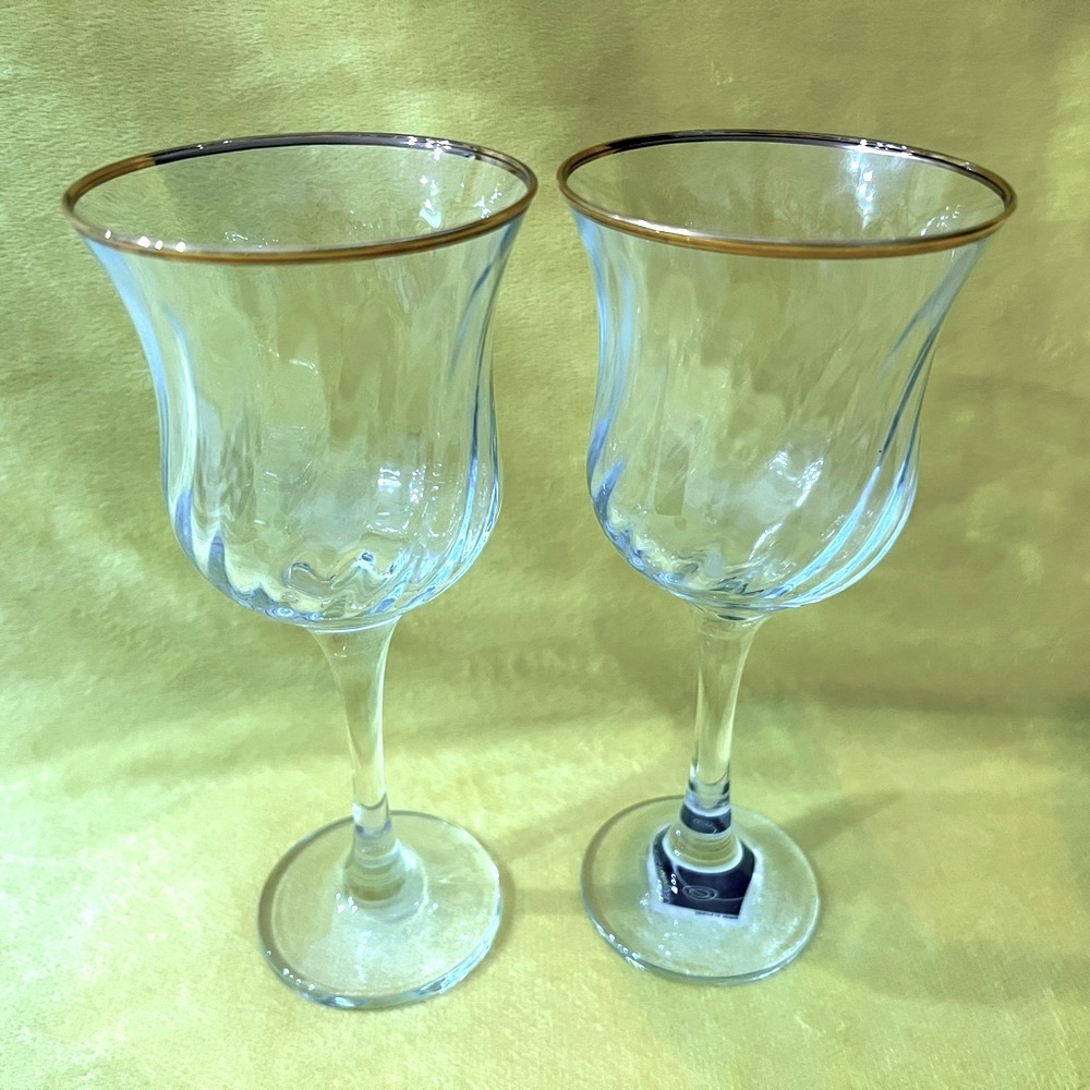 Regent Optic Swirl water glasses with gold rim